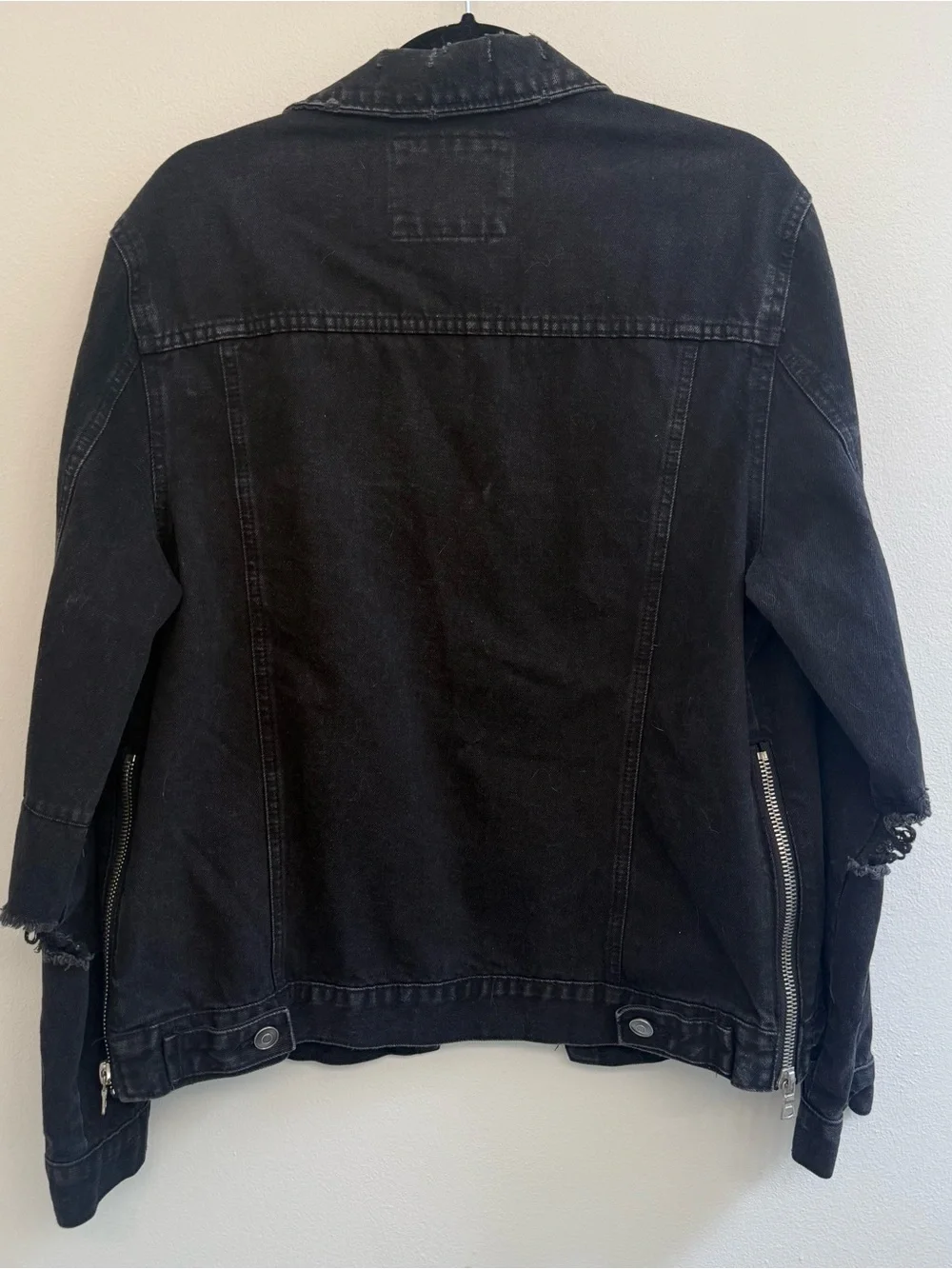 Forever 21 Men’s Black Distressed Denim Jacket